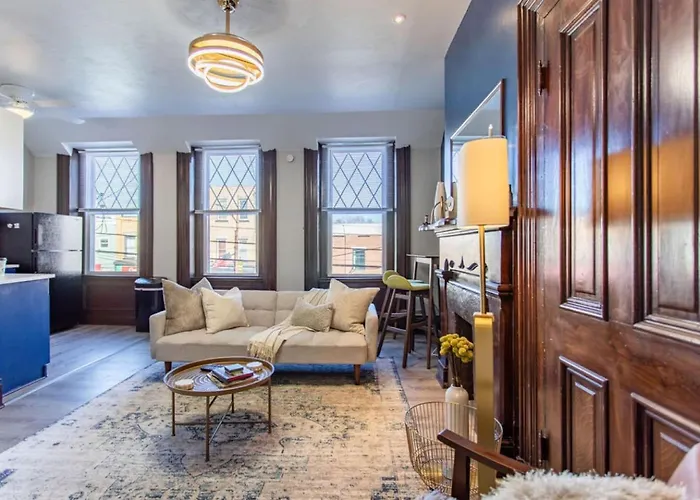 Stylish Liberty Loft Off-street Parking Apartment *