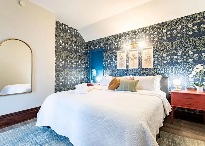 Stylish Liberty Loft Off-street Parking Apartment