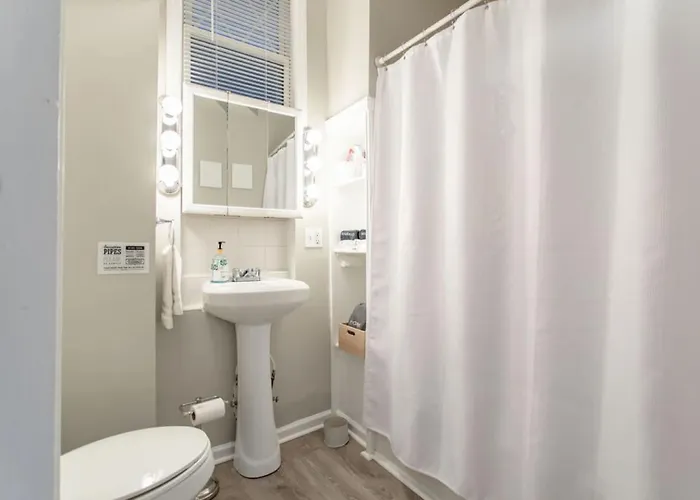 Stylish Liberty Loft Off-street Parking Apartment